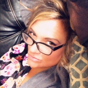 Meet your Posher, Holly